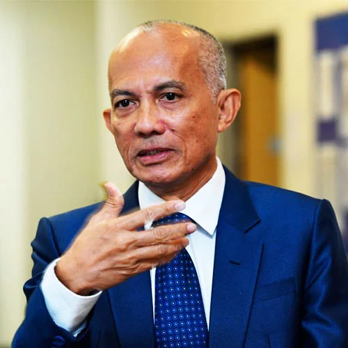 Datuk Seri Azman Ujang